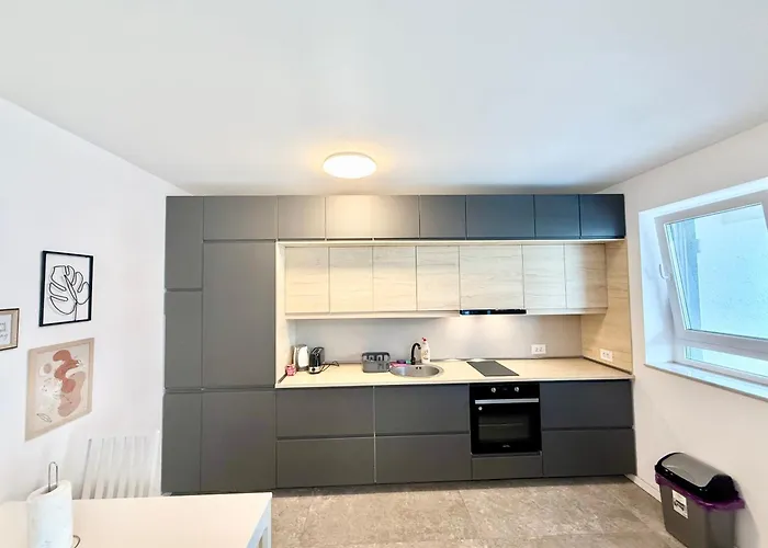 Kasper Coresi Mall - Rise Private Apartments & Suites