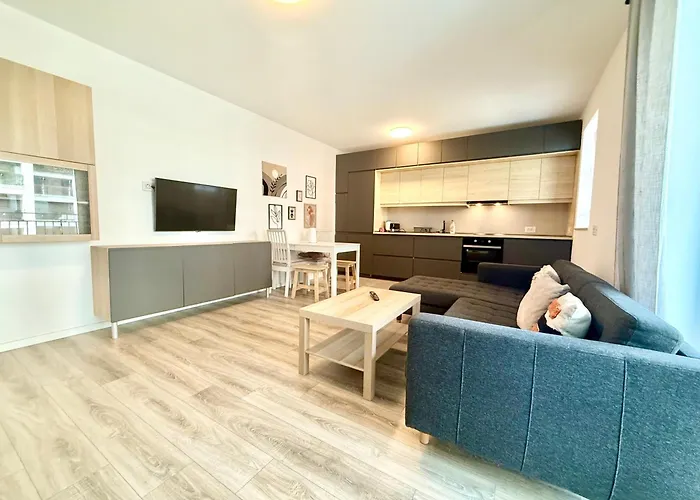 Kasper Coresi Mall - Rise Private Apartments & Suites